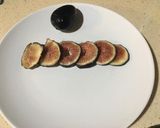 Foto del paso 2 de la receta Tostadas con higos, jamón serrano y queso de cabra