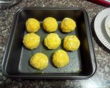 Foto del paso 5 de la receta: Bolitas de maduro con queso y ensalada de aguacate