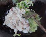 Foto langkah ke 3 dari resep Cumi Saus Asam Manis.