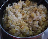 Foto del paso 4 de la receta: Huevos revueltos con papas fritas en cubos, cebolla y arroz