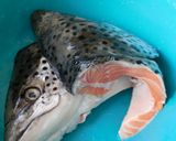 Foto langkah ke 1 dari resep SUP KEPALA IKAN SALMON.