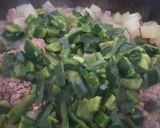 Foto del paso 3 de la receta: Carne molida con poblano y papa