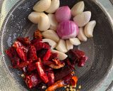 รูปขั้นตอนการทำที่ 1 ของ น้ำพริกดำมะแขว่นหมูสับ 🌶️🫚