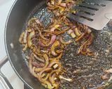 Foto del paso 2 de la receta: Cebolla caramelizada para acompañar tus carnes 🤌🏻