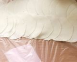Hình bước làm 3 của món Há cảo trứng hẹ