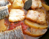 Foto del paso 7 de la receta: Merluza con patatas a la cúrcuma y comino