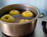Foto del paso 2 de la receta: Membrillos en almíbar y jalea hecho a la misma vez