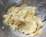 Foto langkah ke 3 dari resep Banana Cake Ala Farah Quinn (2 telur, moist tanpa mixer).