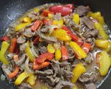 Foto langkah ke 5 dari resep Daging Tumis Paprika.