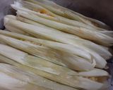 Foto langkah ke 5 dari resep Lepet Jagung Manis (gula jawa).