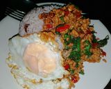 รูปขั้นตอนการทำที่ 1 ของ กระเพราหมูไข่ดาว