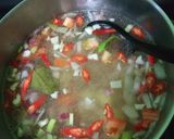 Foto langkah ke 4 dari resep Sop ayam daun jeruk.