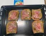 Une image de l'étape 2 de Tartines au pesto jambon et feta.