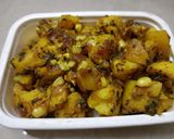 A picture of step 4 of Hariyali Aloo.
