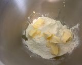 Une image de l'étape 2 de Pâte brisée à la crème et jus de pêche.