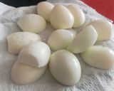 Medvehagymás-sajtkrémes töltött tojás recept fázis 1 fotója