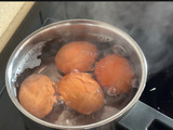 Huevos rellenos de setas con bechamel