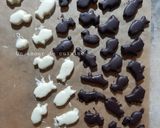 Une image de l'étape 14 de Petits biscuits de pâques enrobés de chocolat noir et blanc 🍫.