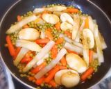 Foto del paso 4 de la receta Salteado de verduras y hortalizas de primavera