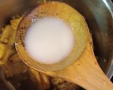 Hình bước làm 2 của món Tảo xoắn, tempeh om chuối đậu