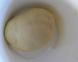 Foto langkah ke 2 dari resep Caterpillar bread.