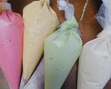 Foto langkah ke 4 dari resep Bolu kukus semangka.