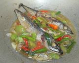 Foto langkah ke 8 dari resep Tumis Pindang Salem Pete.