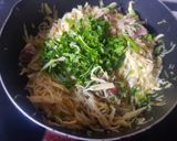 Hình bước làm 4 của món Mì vàng xào bò