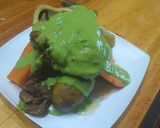 Foto del paso 6 de la receta: Ossobuco al ajillo de verdeos en colchón de verduras