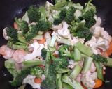 Foto langkah ke 5 dari resep Sapo Tofu Ayam Udang.