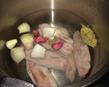 Foto del paso 1 de la receta: Manitas de cerdo en salsa