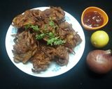 कांदाभजी (खेकडा भजी) (kanda bhaji recipe in marathi) रेसिपी स्टेप 4 फोटो 