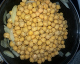 Foto del paso 1 de la receta: Garbanzos fritos con pollo