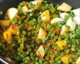A picture of step 4 of French beans sabzi.
