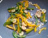 A picture of step 3 of Fettuccine Aglio e Olio.