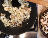 Gombás-sajtkrémes melegszendvics recept fázis 1 fotója