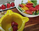 Foto del paso 5 de la receta: Ensalada de verano con canónigos y aderezo de frutas
