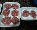 Foto del paso 1 de la receta: Filetes rusos con ensalada