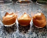 Foto del paso 3 de la receta: Shot de mousse de dulce de leche con chispas de chocolate 🇺🇾