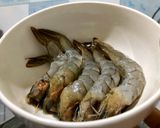 รูปขั้นตอนการทำที่ 1 ของ รวมมิตรผัดไข่กุ้งสด