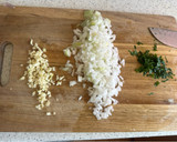 Foto del paso 2 de la receta: Merluza a la vasca con espárragos