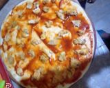 A picture of step 2 of Chicken Tikka pizza.