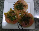 Foto del paso 1 de la receta: Ensalada de tomate y cebolla
