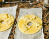 Foto del paso 2 de la receta: Rosca de Hojaldre con almendras para rellenar 🥯