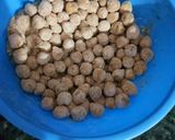 A picture of step 1 of Crunchy Spicy Chickpeas Snack.