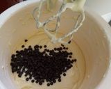 Foto del passaggio 6 della ricetta Torta soffice allo yogurt e gocce di cioccolato
