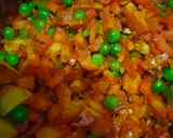 गाजर मटर और आलू की सब्जी (gajar matar aur aloo ki sabzi recipe in Hindi) रेसिपी चरण 4 फोटो