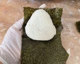 Pas rețetă Onigiri cu umplutura de ton 5 fotografie