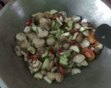 Foto langkah ke 3 dari resep Sayur Jamur Merang + Oyong.