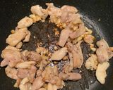รูปขั้นตอนการทำที่ 3 ของ ผัดซีอิ๊วไก่
